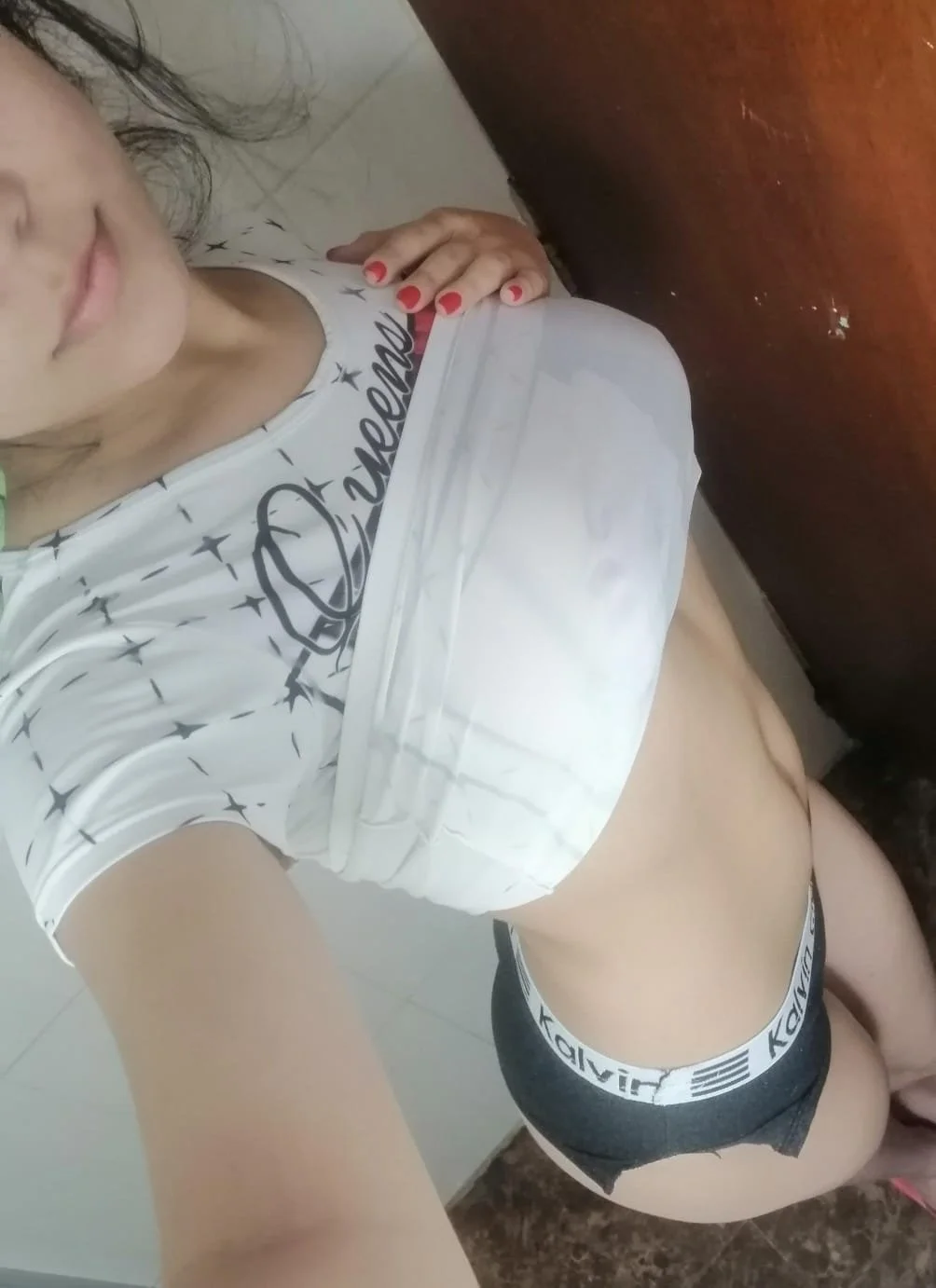Esposa de amigo me manda fotos image 15