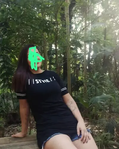 Socando na buceta da minha mãe cover image
