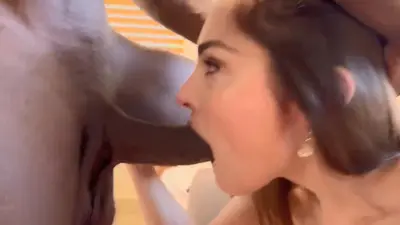 Uma branquinha ama o touro da rola preta cover image