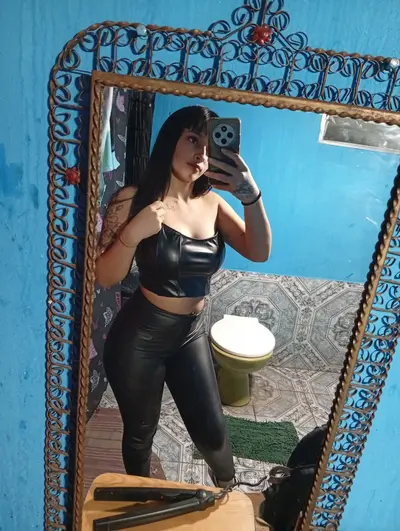 Espiando a prima tatuada peladinha (Restante no VIP) cover image