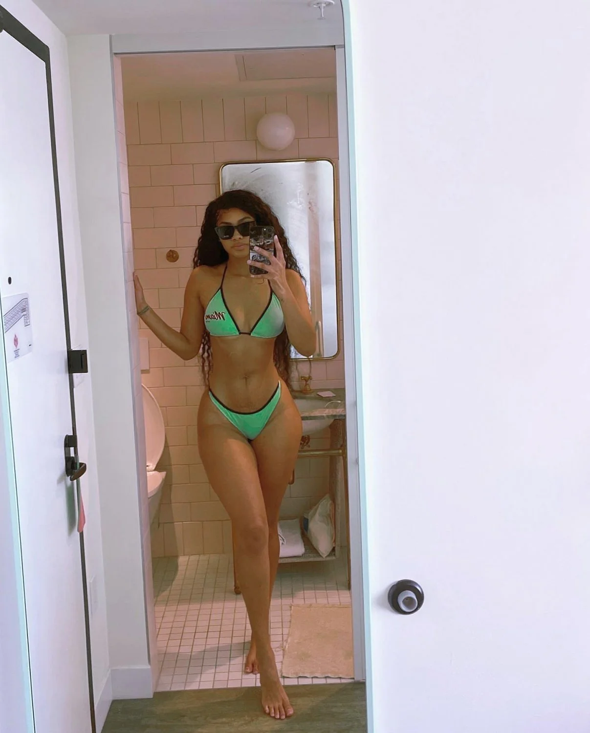 naaharasuako (my fav IG baddie) image 10