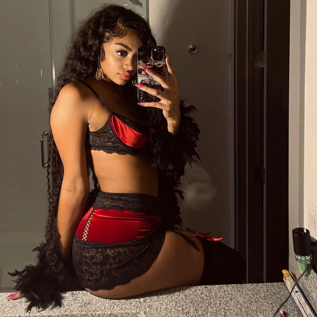 naaharasuako (my fav IG baddie) image 14