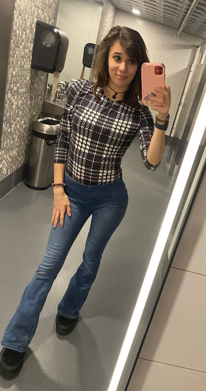 Alayna wants to be shared image 6
