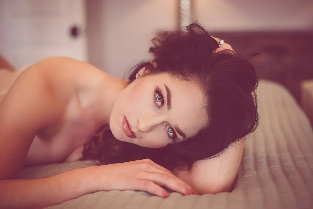 Gorgeous Amanda Boudoir image 12
