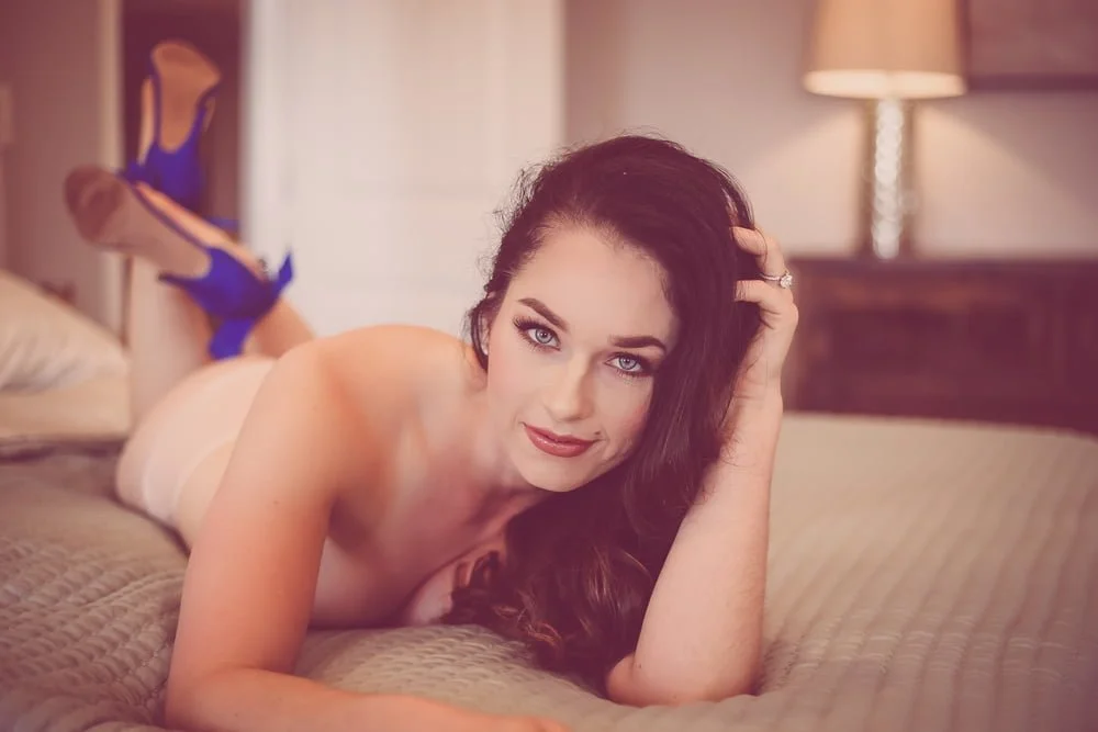 Gorgeous Amanda Boudoir image 13