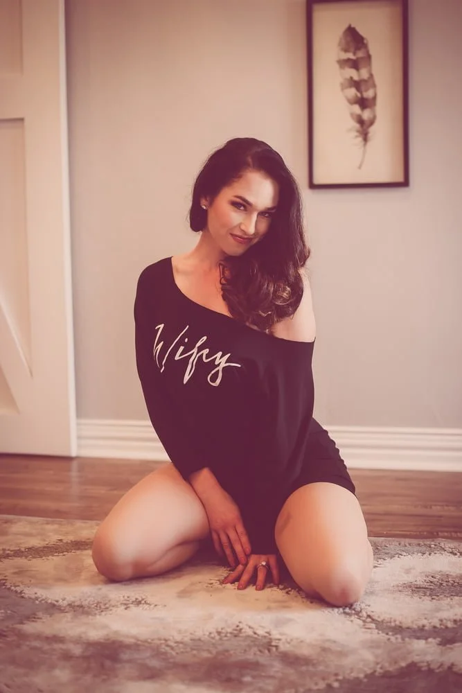 Gorgeous Amanda Boudoir image 19