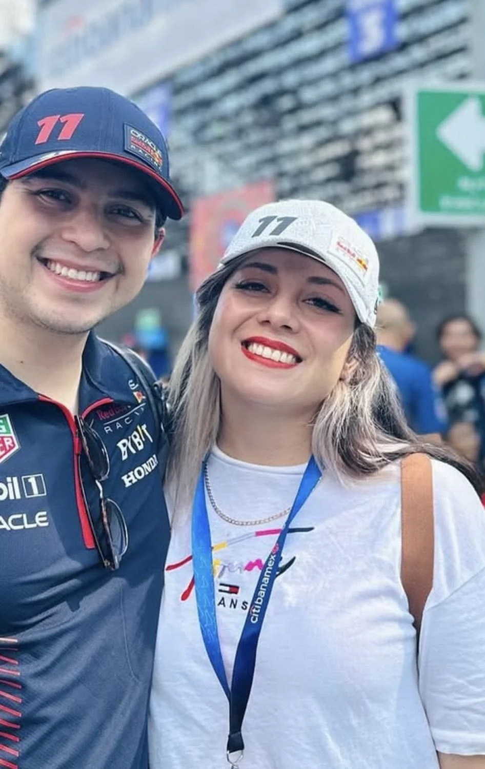 Mexicana pide un trío image 18