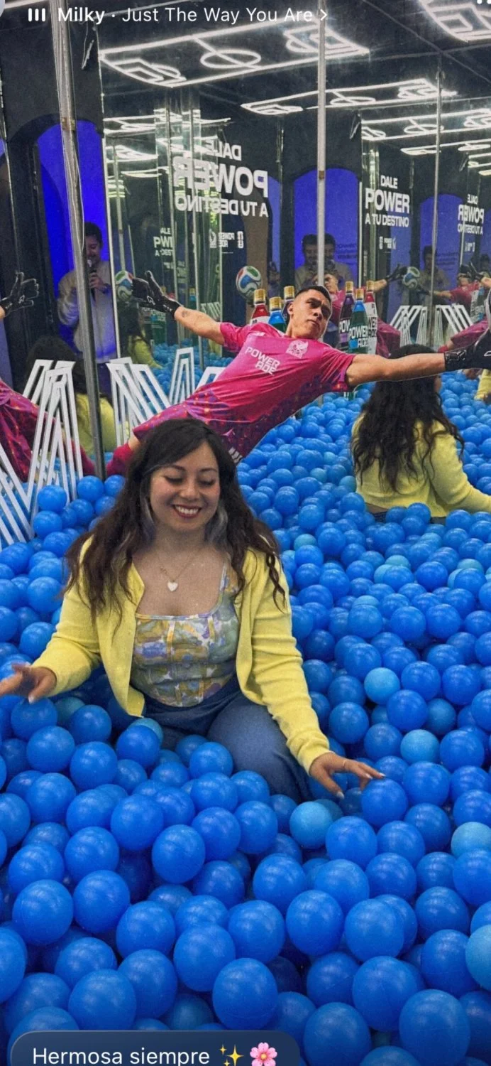 Mexicana pide un trío image 3