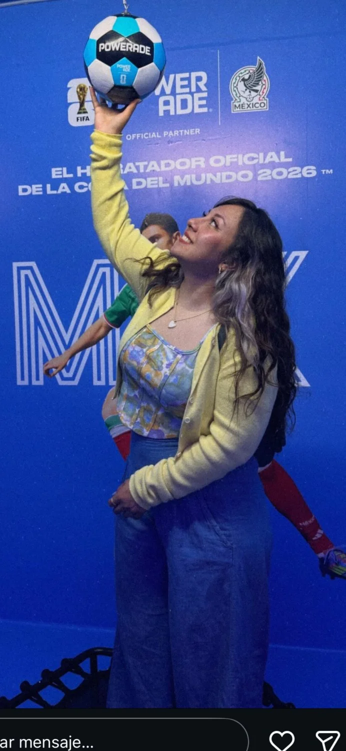 Mexicana pide un trío image 6