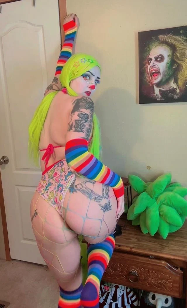 Stripper with a Clown Fetish image 4