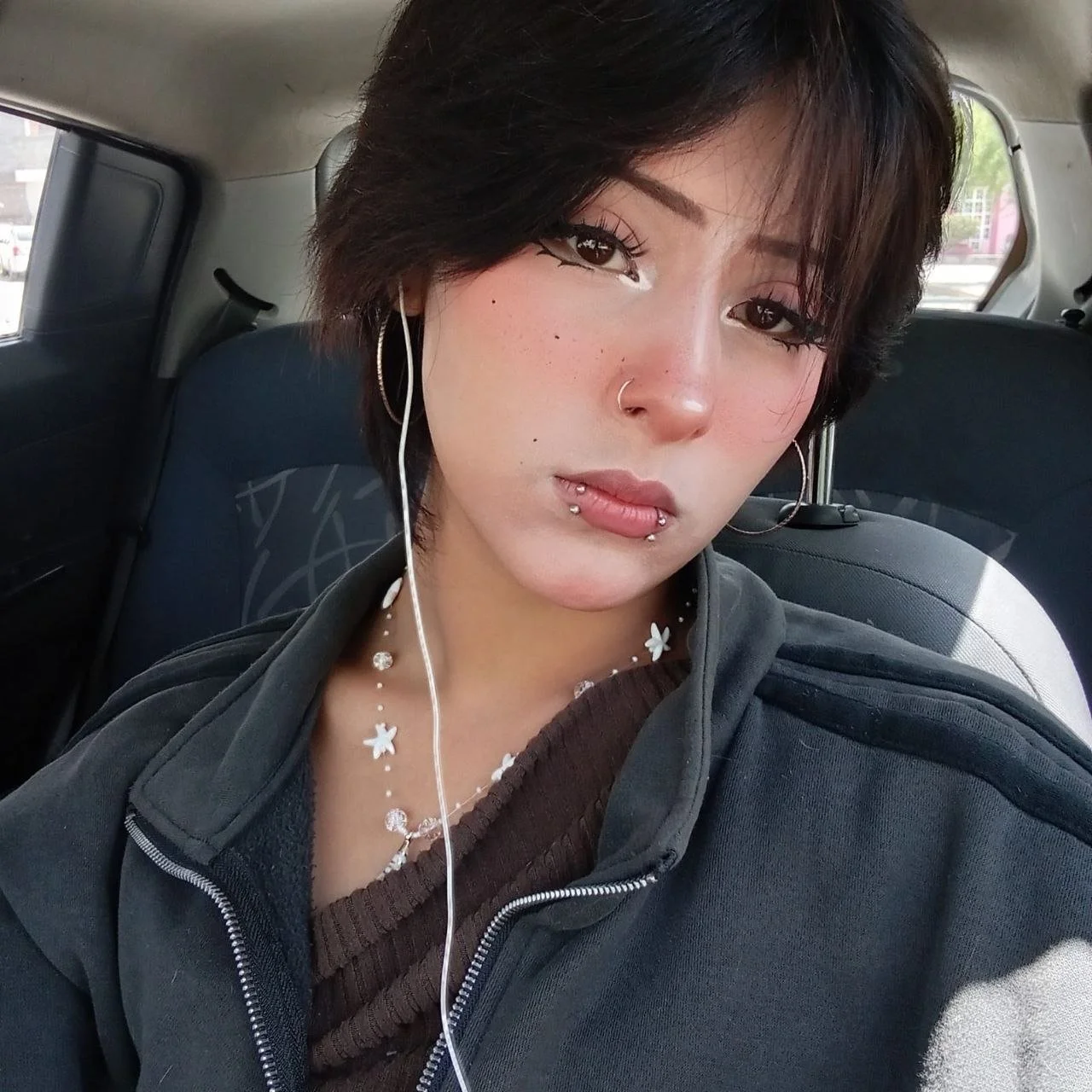 Yahairi deliciosa pr0st1tuta que mandaron a exhibir main image