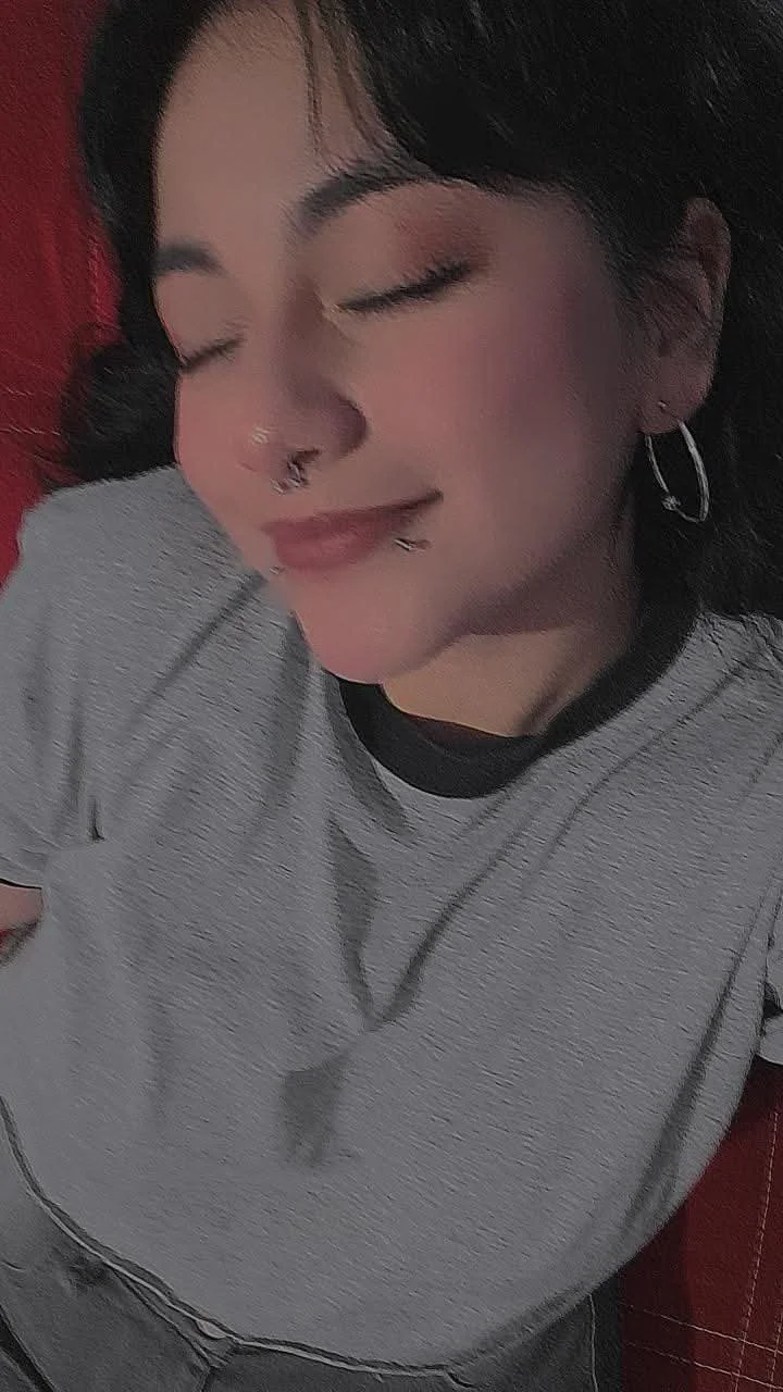 Cómo no enamorarse de esta hermosa mujer con grandes y ricas tetas la hija de papi toda una puta image 20