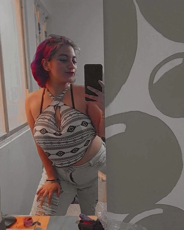 Cómo no enamorarse de esta hermosa mujer con grandes y ricas tetas la hija de papi toda una puta image 24