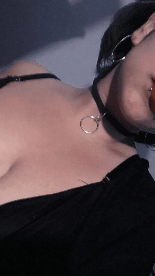 Cómo no enamorarse de esta hermosa mujer con grandes y ricas tetas la hija de papi toda una puta image 30