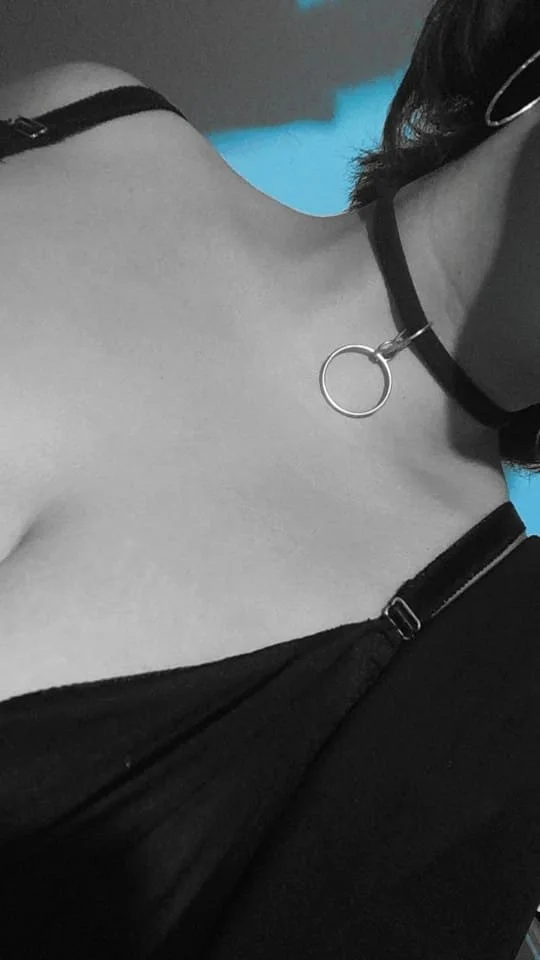 Cómo no enamorarse de esta hermosa mujer con grandes y ricas tetas la hija de papi toda una puta image 41