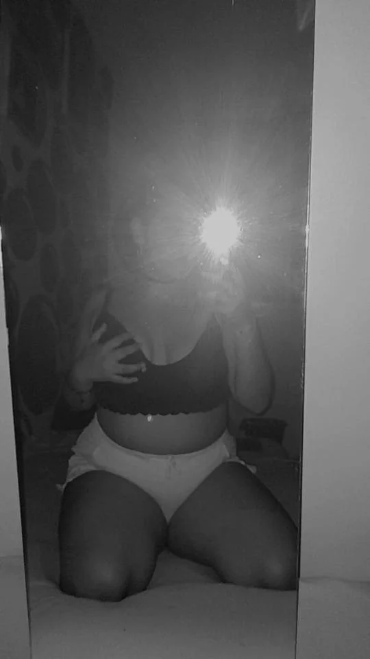 Cómo no enamorarse de esta hermosa mujer con grandes y ricas tetas la hija de papi toda una puta image 45