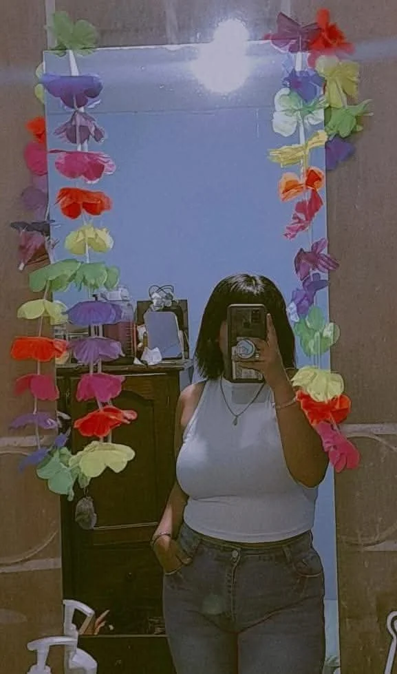 Cómo no enamorarse de esta hermosa mujer con grandes y ricas tetas la hija de papi toda una puta image 47