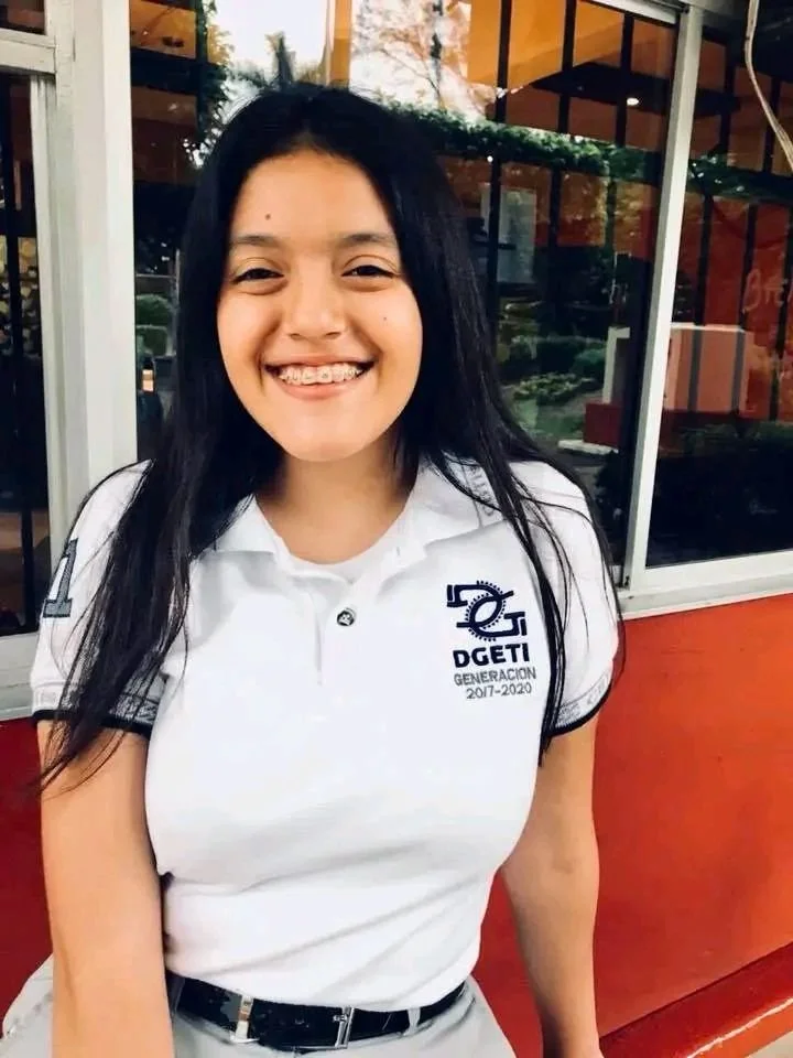 La colegiala mas tetona del curso image 7