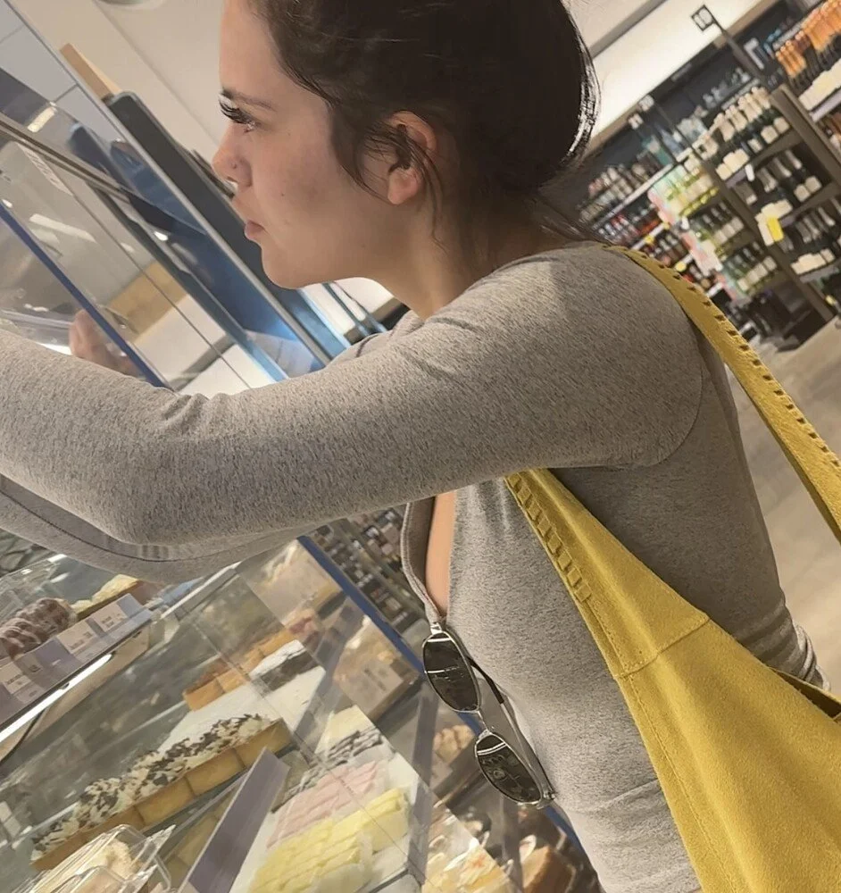 REAL AMATEUR NO BRA image 3
