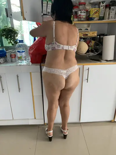 Culos Milf's 4 cover image