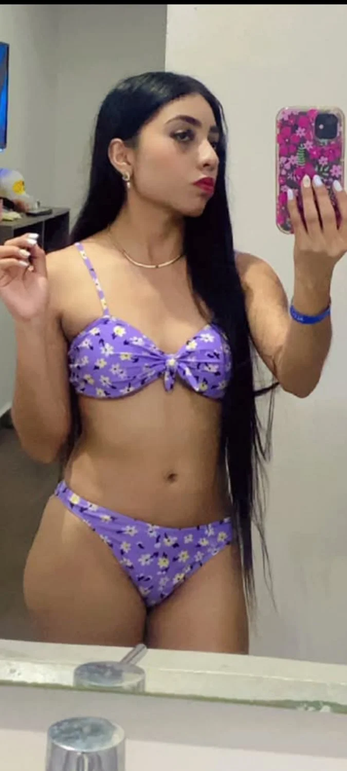 Rica girl putita sexy en bikini flaquita image 2