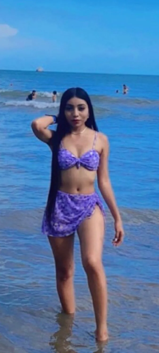 Rica girl putita sexy en bikini flaquita image 7