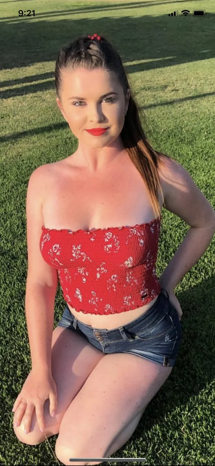 Big juicy tit Irish slut image 2