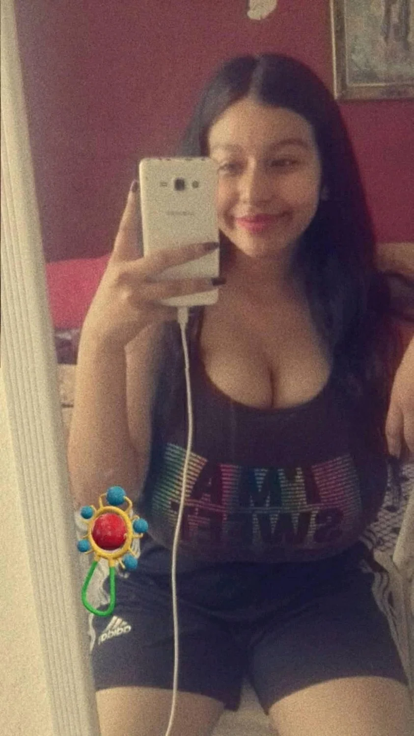 Cara de inocente tetas de puta image 3