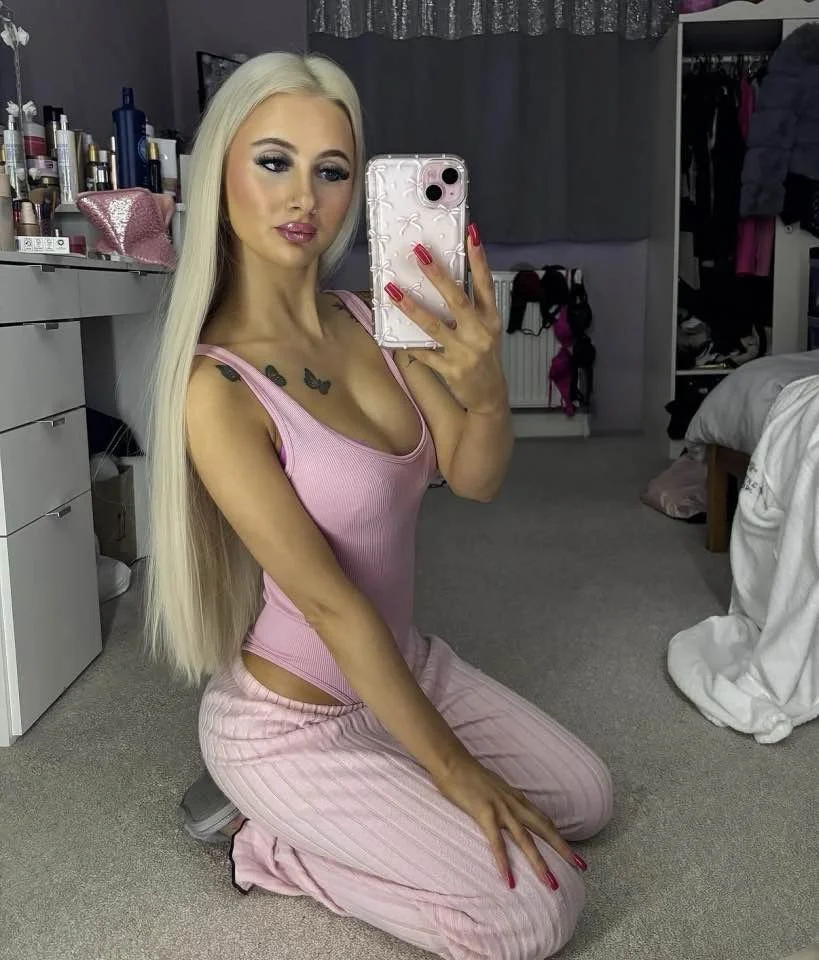 What do we think of this tight girl? image 7
