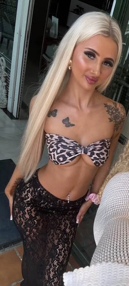 What do we think of this tight girl? image 8
