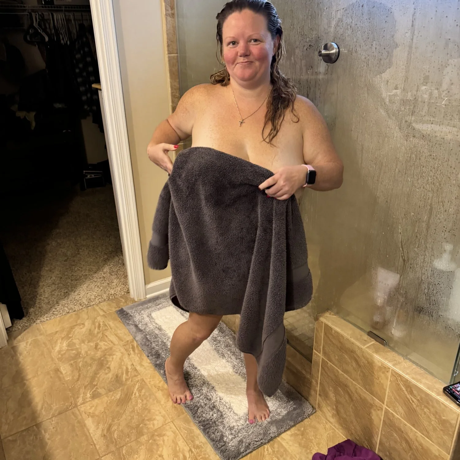 Amy showers and spreads her Cunt 🔥 image 4