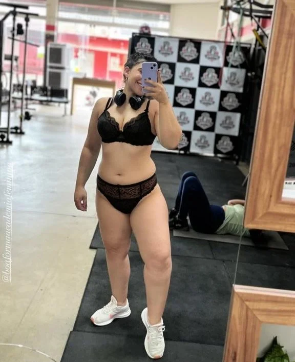 Gostosa da academia image 2