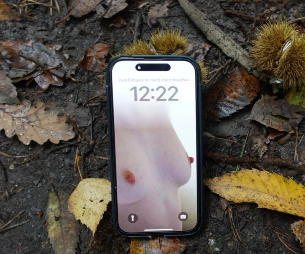 A stranger on erome used my wife's tits as his phone lockscreen in public image 4