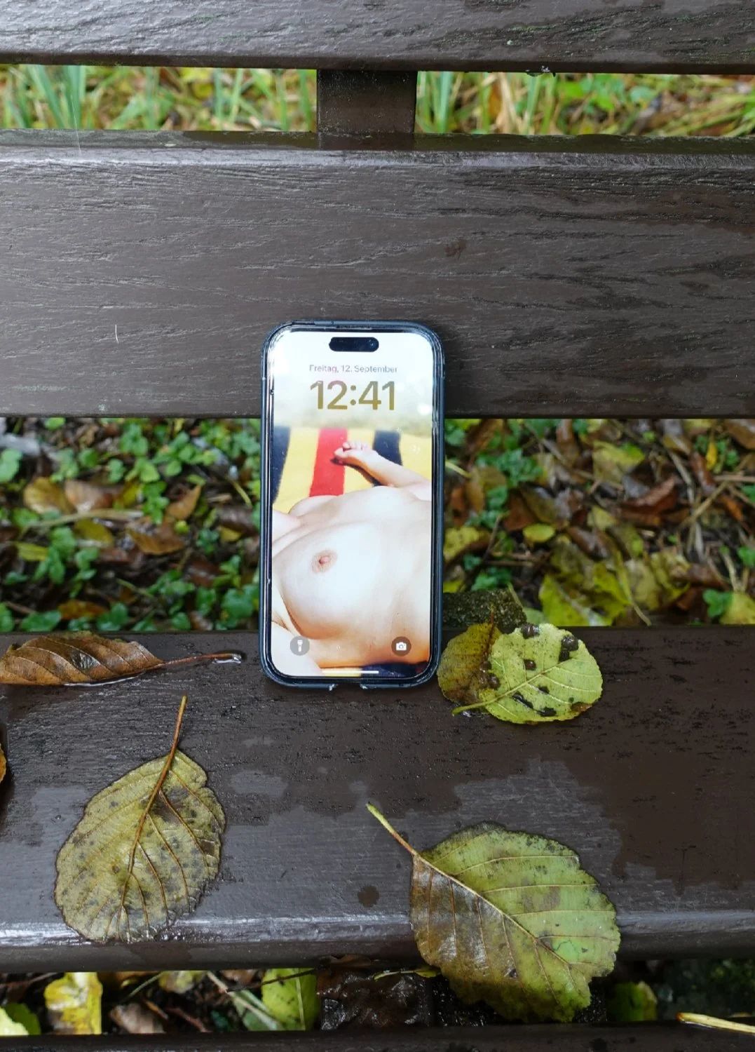 A stranger on erome used my wife's tits as his phone lockscreen in public image 5