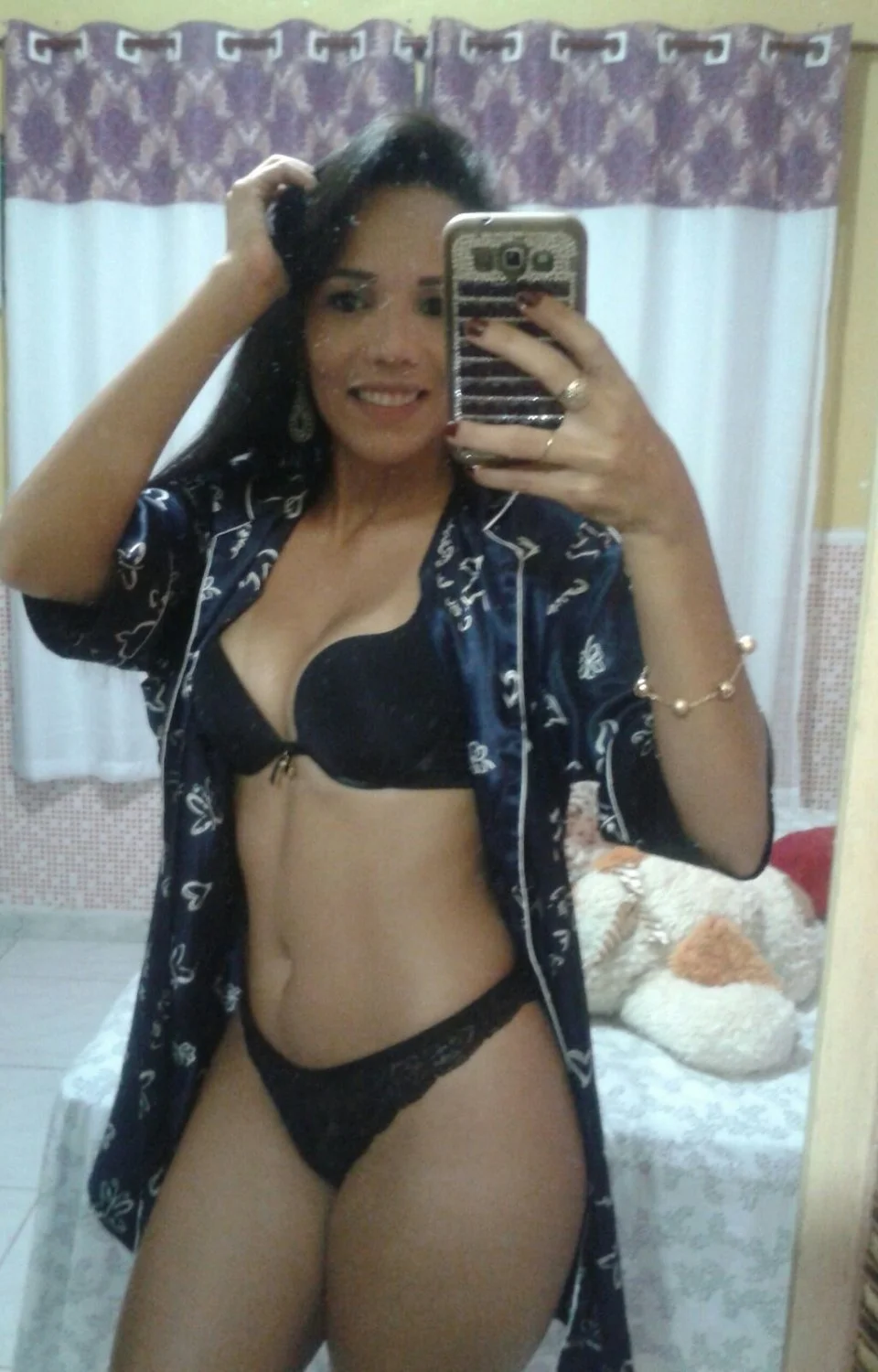 Esposa exibicionista linda demais..e safada main image