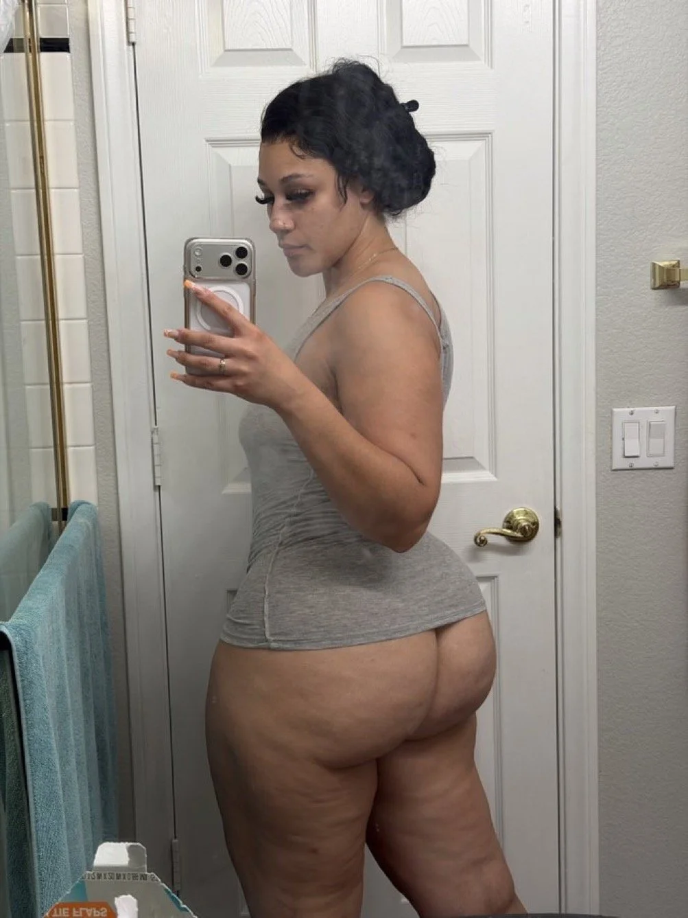 Love me some wide hips image 12