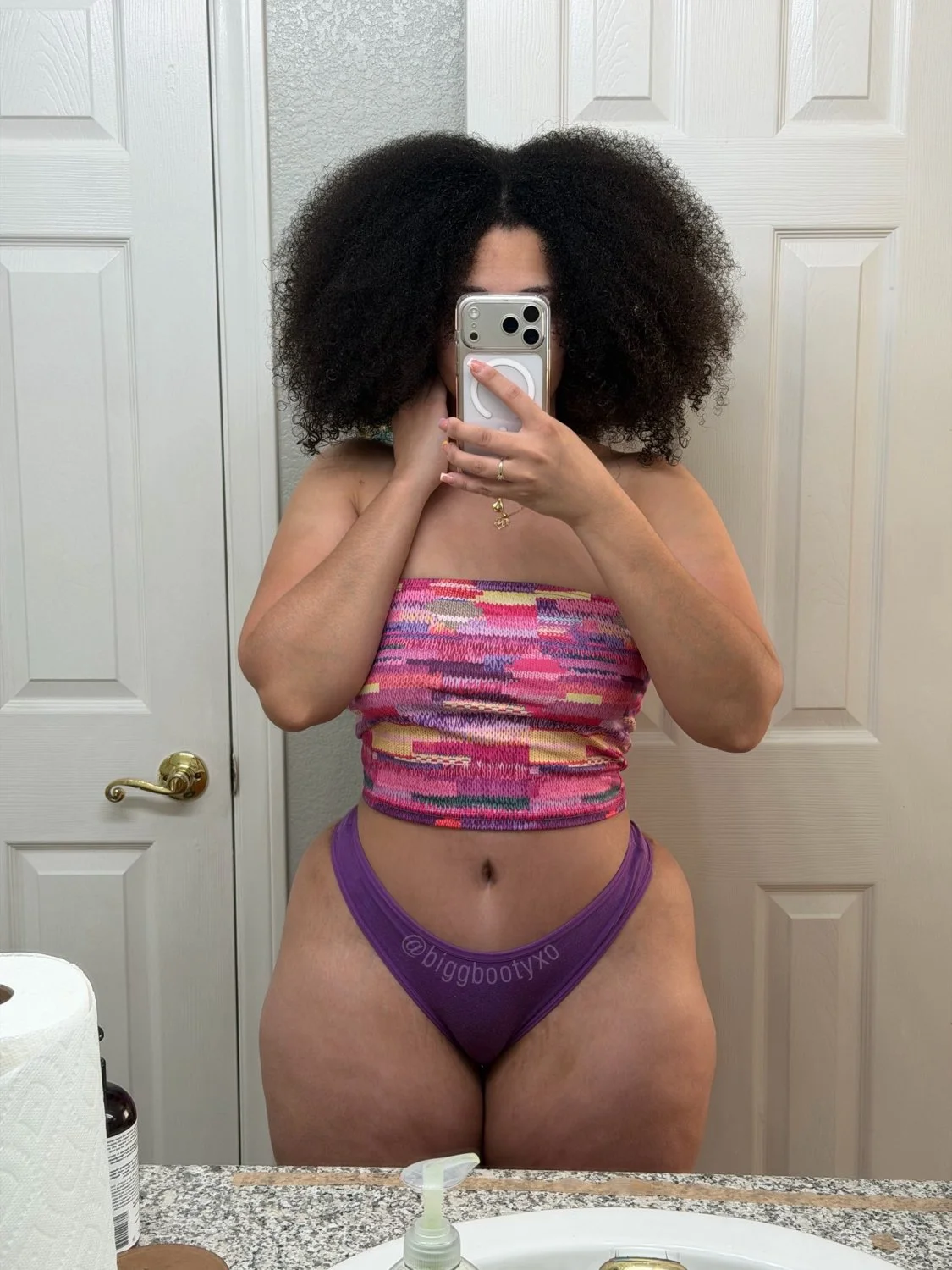 Love me some wide hips image 16