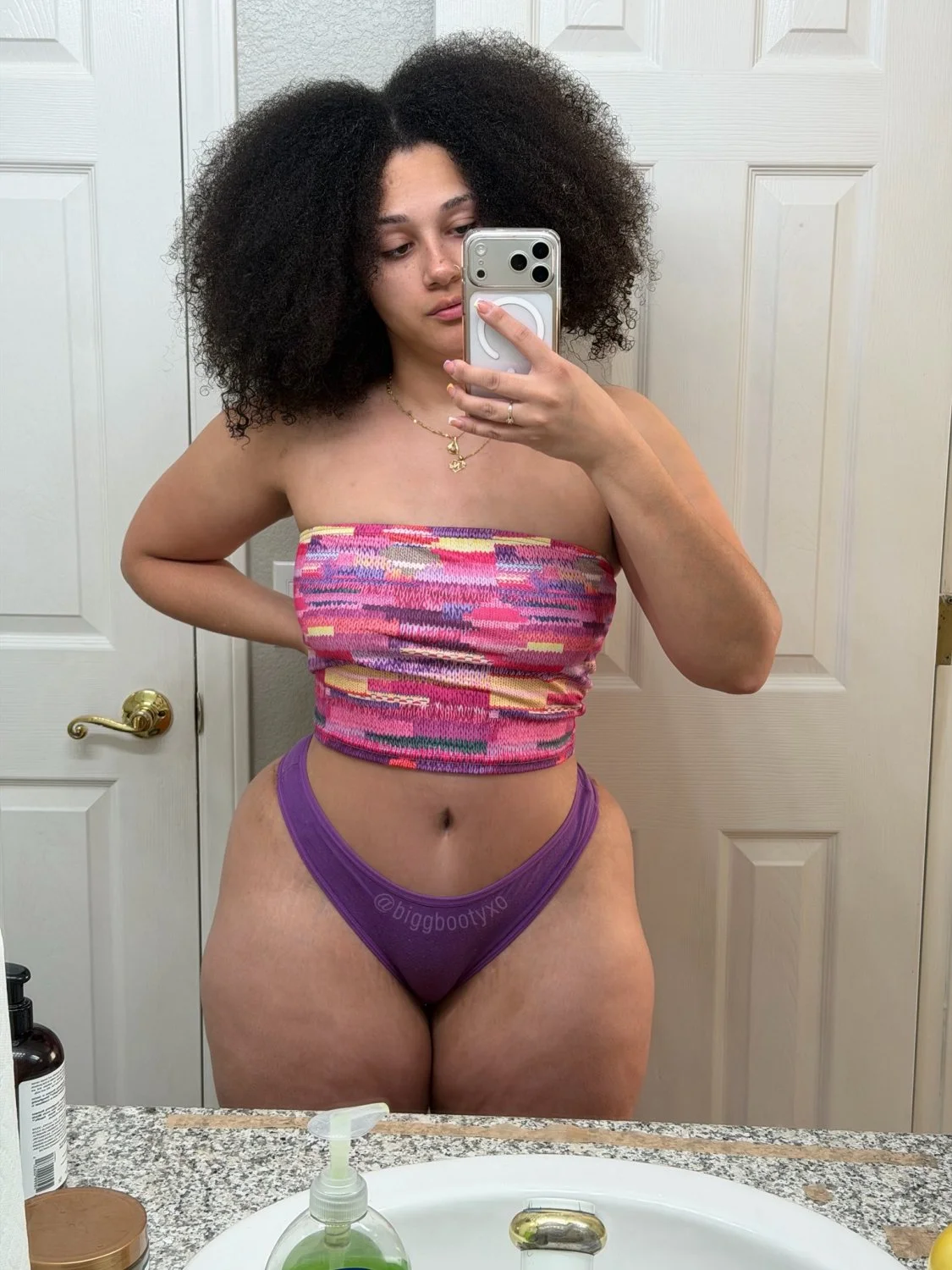 Love me some wide hips image 17