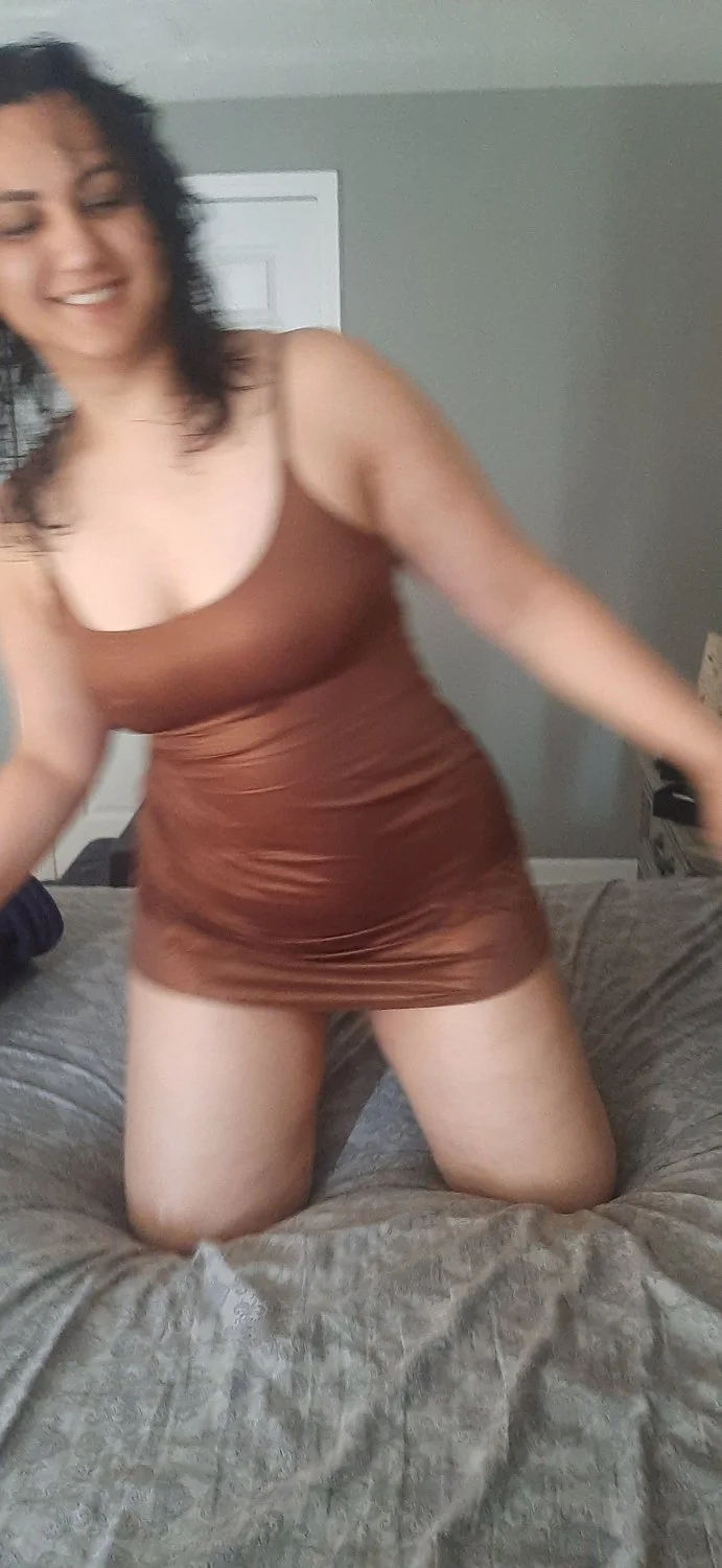 Indian Slutty Escort Spreads Her Big Ass Cheeks For Clients. image 4