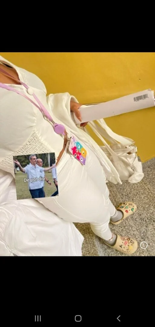 La doctora Bañandose image 2