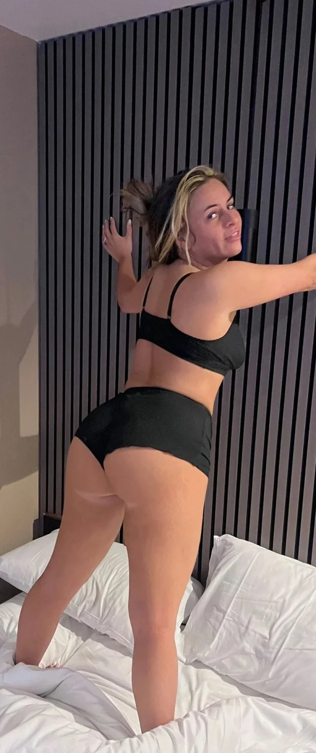 Cheating UK girl image 14