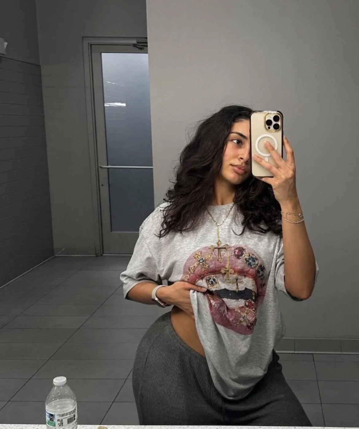 Who is this beauty? image 1