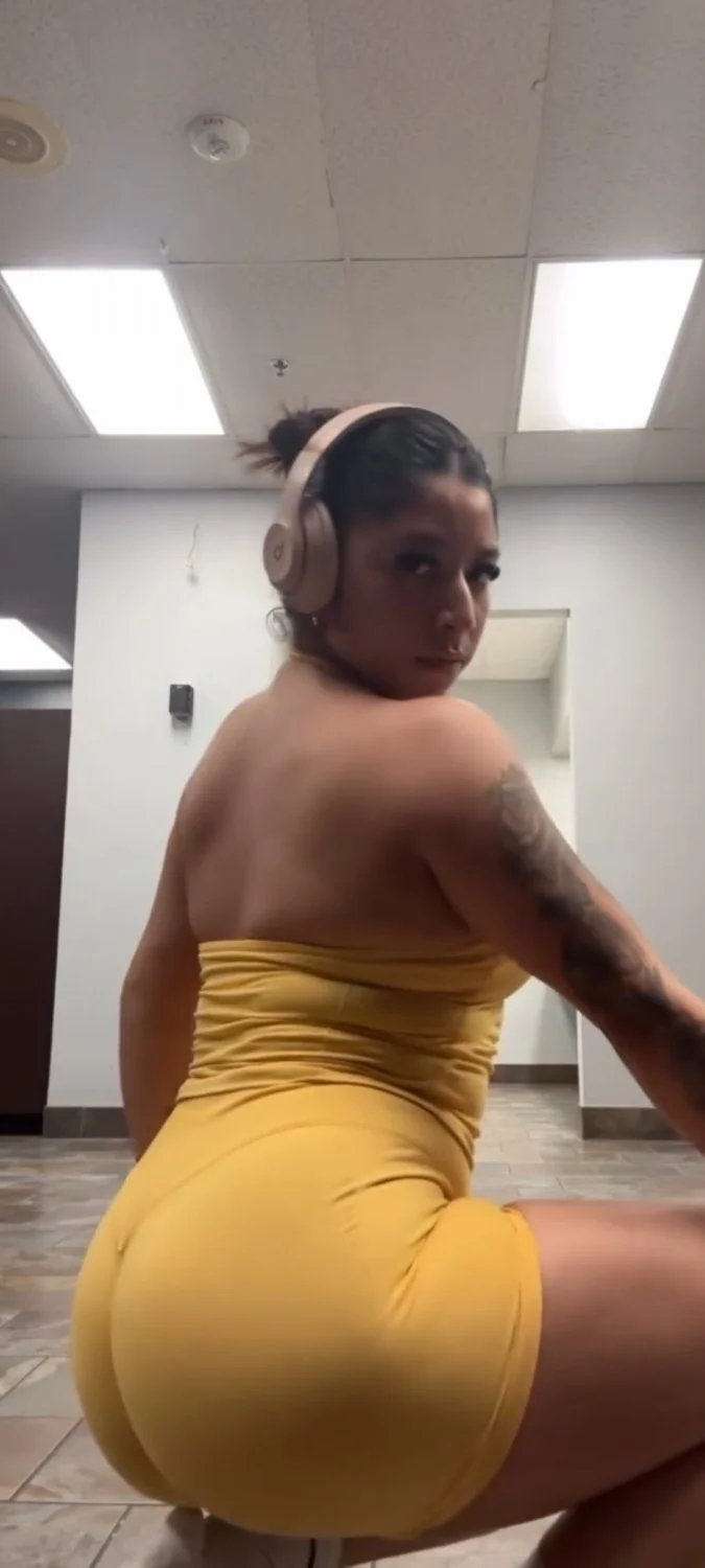 Gym girl leeean.1 i love her ass image 17