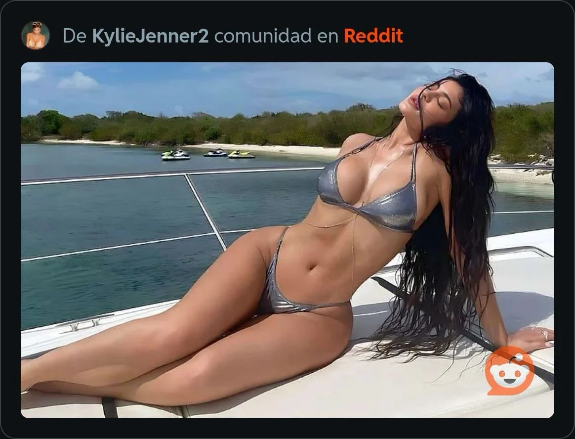 Kylie Jenner image 33