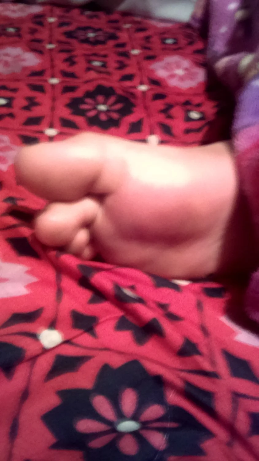 Fernanda sleeping feet image 17
