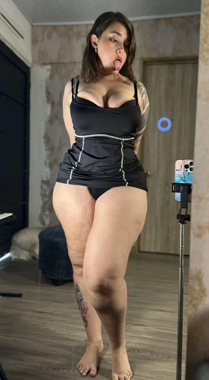 Sexy&Curvy image 3