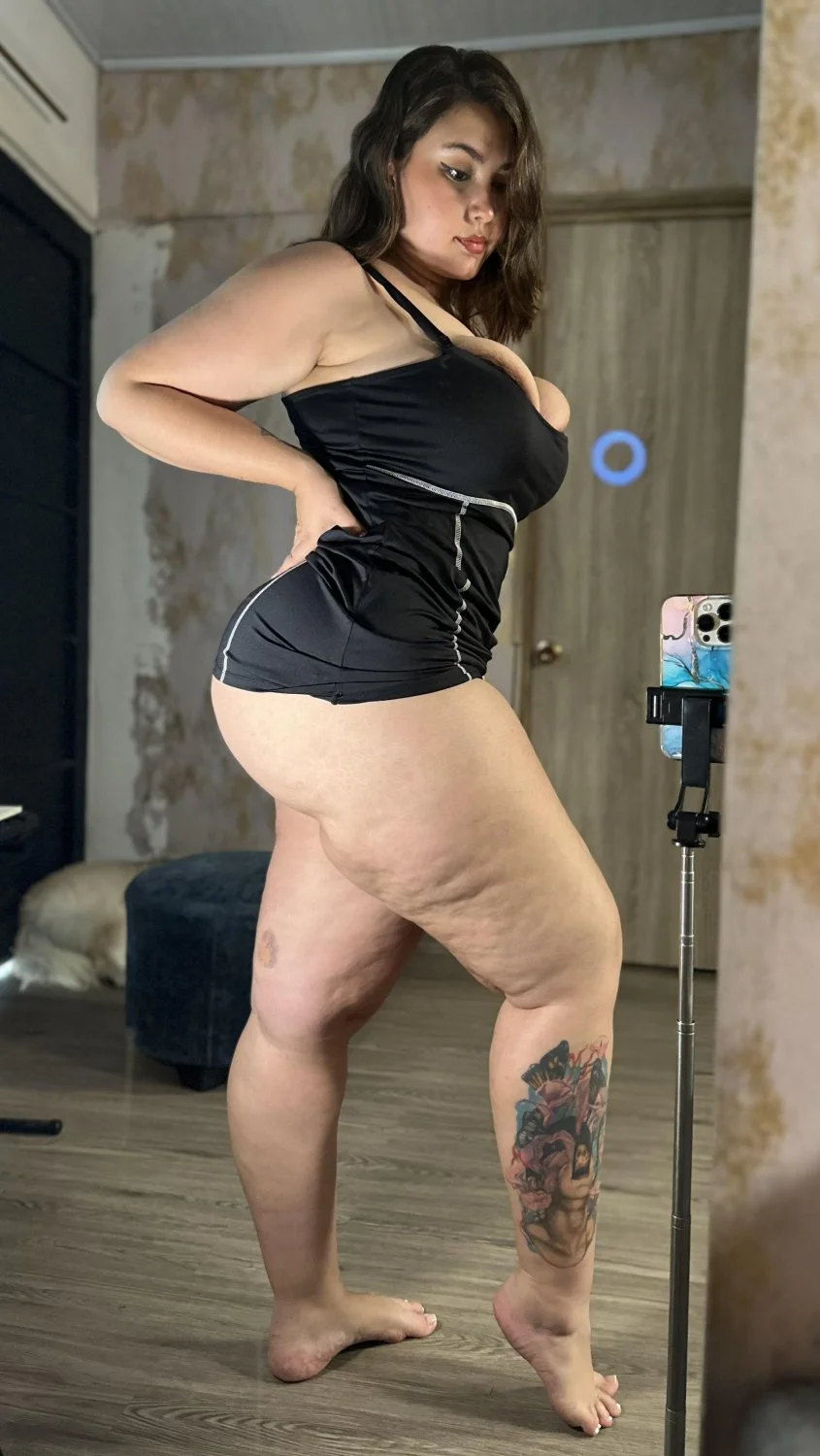 Sexy&Curvy image 9