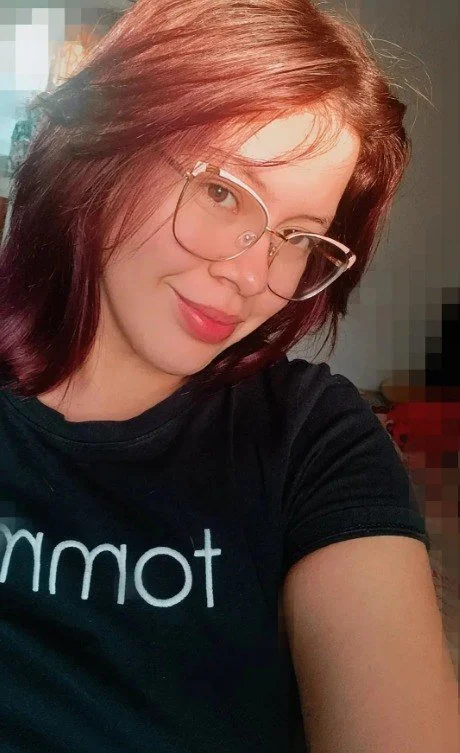 Gorda tetona quemada por el novio image 2