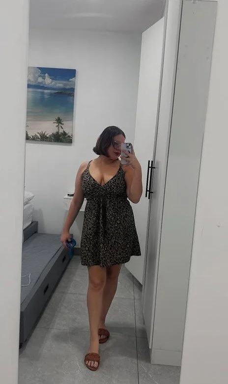 Gorda tetona quemada por el novio image 3