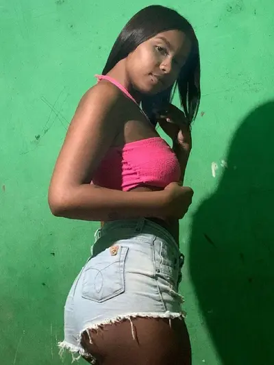 neguinha gostosa caiu na net sendo fudida! novinha puta vazou entrando na pica cover image